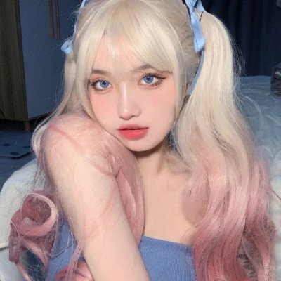院子里的女人